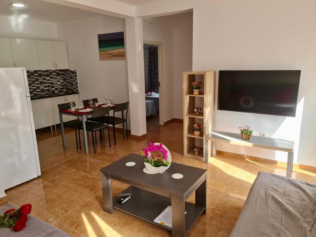 Franmay Apartments - 7 Modern Apartments Near The Beach & City, Perfect For Nomads, Travellers, Families, Watersports! Санта-Мария Экстерьер фото